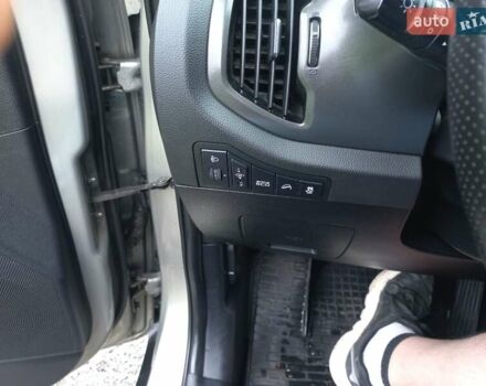Серый Киа Sportage, объемом двигателя 2 л и пробегом 225 тыс. км за 13000 $, фото 14 на Automoto.ua