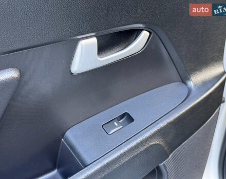 Серый Киа Sportage, объемом двигателя 1.69 л и пробегом 153 тыс. км за 12350 $, фото 24 на Automoto.ua