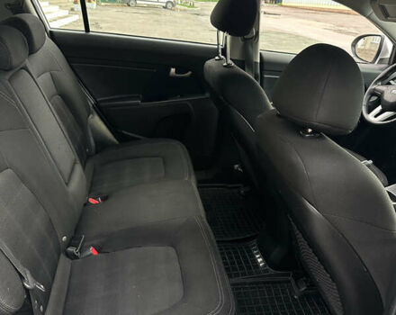 Киа Sportage 2013 в Волочиске на Automoto.ua Серый Киа Sportage, объемом двигателя 1.7 л и пробегом 215 тыс. км за 10800 $, фото 14 на Automoto.ua