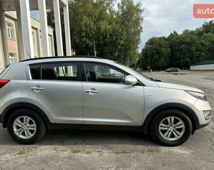Киа Sportage 2013 в Волочиске на Automoto.ua Серый Киа Sportage, объемом двигателя 1.7 л и пробегом 215 тыс. км за 10800 $, фото 4 на Automoto.ua