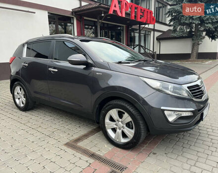 Киа Sportage 2013 в Могилев-Подольском на Automoto.ua Серый Киа Sportage, объемом двигателя 2 л и пробегом 229 тыс. км за 11900 $, фото 7 на Automoto.ua