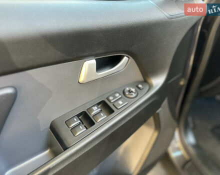 Серый Киа Sportage, объемом двигателя 2 л и пробегом 197 тыс. км за 14599 $, фото 142 на Automoto.ua