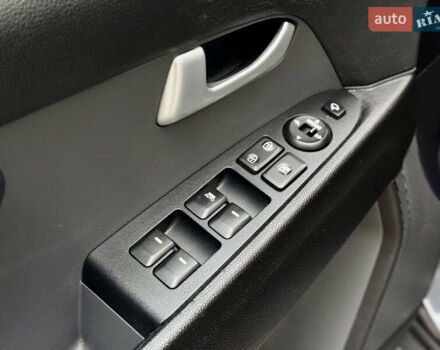 Серый Киа Sportage, объемом двигателя 2 л и пробегом 266 тыс. км за 15600 $, фото 33 на Automoto.ua