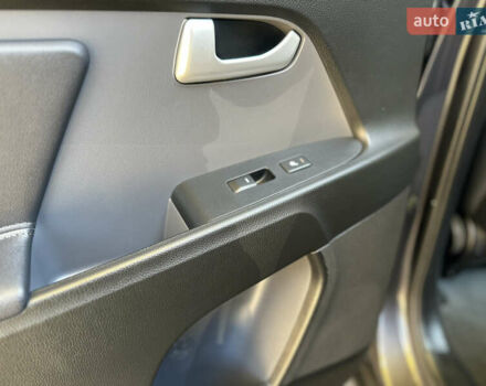 Серый Киа Sportage, объемом двигателя 2 л и пробегом 197 тыс. км за 14599 $, фото 152 на Automoto.ua