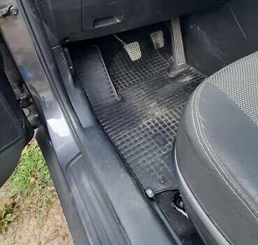 Серый Киа Sportage, объемом двигателя 1.69 л и пробегом 195 тыс. км за 15000 $, фото 10 на Automoto.ua