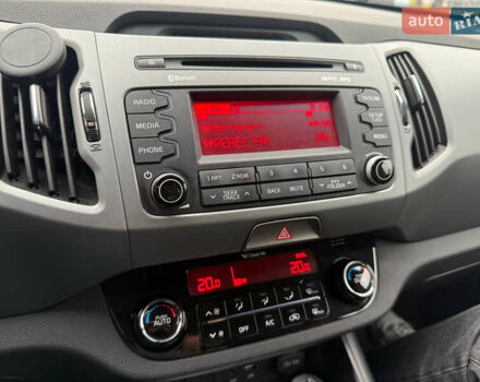 Серый Киа Sportage, объемом двигателя 2 л и пробегом 202 тыс. км за 17000 $, фото 4 на Automoto.ua