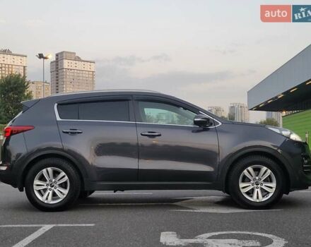 Кіа Sportage 2017 у Києві на Automoto.ua Сірий Кіа Sportage, об'ємом двигуна 2 л та пробігом 263 тис. км за 15800 $, фото 12 на Automoto.ua