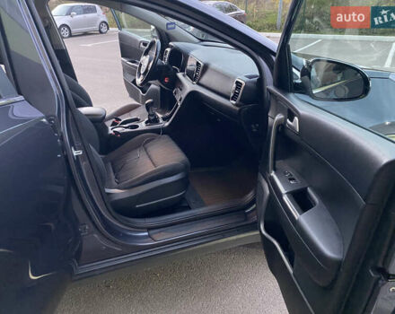 Сірий Кіа Sportage, об'ємом двигуна 1.69 л та пробігом 147 тис. км за 18500 $, фото 15 на Automoto.ua