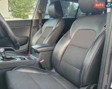 Кіа Sportage 2017 у Києві на Automoto.ua Сірий Кіа Sportage, об'ємом двигуна 2 л та пробігом 263 тис. км за 15800 $, фото 17 на Automoto.ua