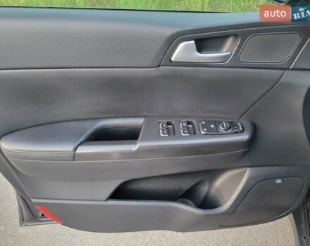 Кіа Sportage 2017 у Києві на Automoto.ua Сірий Кіа Sportage, об'ємом двигуна 2 л та пробігом 263 тис. км за 15800 $, фото 38 на Automoto.ua
