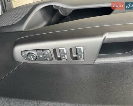 Сірий Кіа Sportage, об'ємом двигуна 1.59 л та пробігом 69 тис. км за 15400 $, фото 21 на Automoto.ua