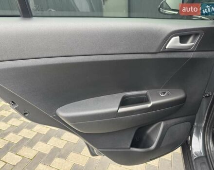 Сірий Кіа Sportage, об'ємом двигуна 1.59 л та пробігом 69 тис. км за 15400 $, фото 27 на Automoto.ua