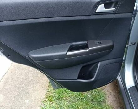 Сірий Кіа Sportage, об'ємом двигуна 1.59 л та пробігом 68 тис. км за 16900 $, фото 11 на Automoto.ua