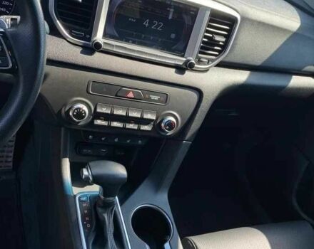 Серый Киа Sportage, объемом двигателя 2 л и пробегом 130 тыс. км за 15000 $, фото 9 на Automoto.ua