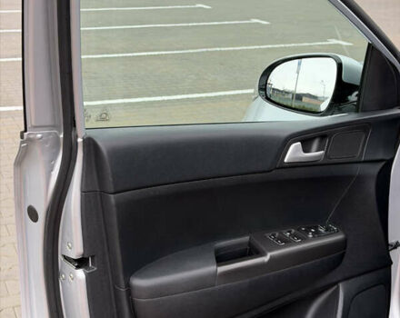 Серый Киа Sportage, объемом двигателя 1.6 л и пробегом 90 тыс. км за 21500 $, фото 64 на Automoto.ua