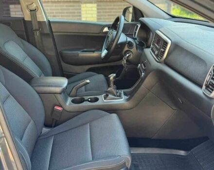 Серый Киа Sportage, объемом двигателя 2 л и пробегом 136 тыс. км за 15000 $, фото 9 на Automoto.ua