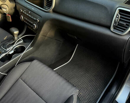 Сірий Кіа Sportage, об'ємом двигуна 1.6 л та пробігом 51 тис. км за 22500 $, фото 7 на Automoto.ua