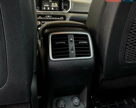 Сірий Кіа Sportage, об'ємом двигуна 2 л та пробігом 77 тис. км за 26500 $, фото 33 на Automoto.ua