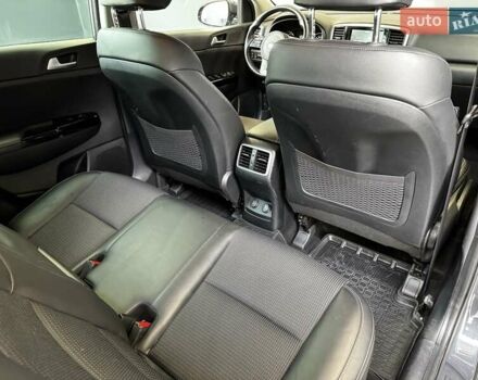 Сірий Кіа Sportage, об'ємом двигуна 2 л та пробігом 77 тис. км за 26500 $, фото 26 на Automoto.ua