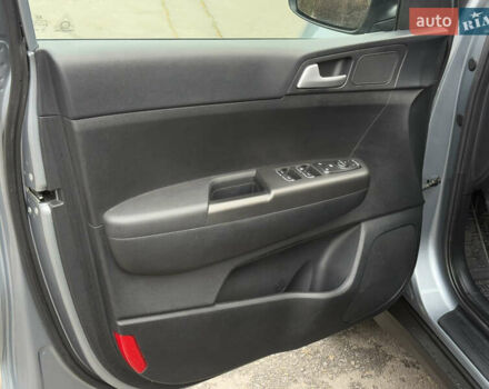 Сірий Кіа Sportage, об'ємом двигуна 1.59 л та пробігом 33 тис. км за 19999 $, фото 18 на Automoto.ua