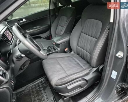 Сірий Кіа Sportage, об'ємом двигуна 1.59 л та пробігом 53 тис. км за 18900 $, фото 7 на Automoto.ua