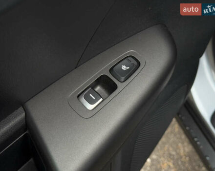 Сірий Кіа Sportage, об'ємом двигуна 1.59 л та пробігом 33 тис. км за 19999 $, фото 20 на Automoto.ua