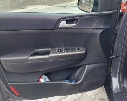 Сірий Кіа Sportage, об'ємом двигуна 1.59 л та пробігом 73 тис. км за 19000 $, фото 17 на Automoto.ua