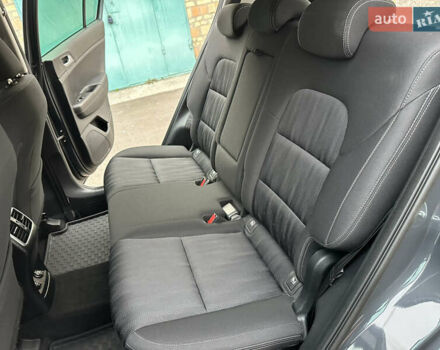 Сірий Кіа Sportage, об'ємом двигуна 1.59 л та пробігом 64 тис. км за 19900 $, фото 45 на Automoto.ua