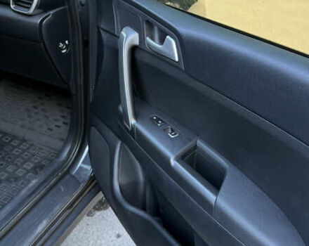 Серый Киа Sportage, объемом двигателя 1.6 л и пробегом 130 тыс. км за 17900 $, фото 27 на Automoto.ua