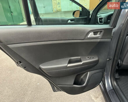Сірий Кіа Sportage, об'ємом двигуна 1.59 л та пробігом 64 тис. км за 19900 $, фото 48 на Automoto.ua