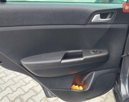 Сірий Кіа Sportage, об'ємом двигуна 1.59 л та пробігом 73 тис. км за 19000 $, фото 13 на Automoto.ua