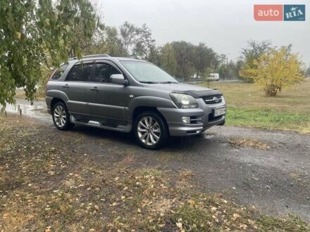 Киа Sportage 2007 в Новомосковске на Automoto.ua Серый Киа Sportage, объемом двигателя 2 л и пробегом 290 тыс. км за 8300 $, фото 1 на Automoto.ua