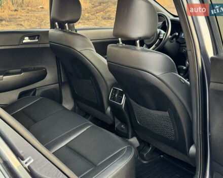 Киа Sportage 2018 в Киеве на Automoto.ua Синий Киа Sportage, объемом двигателя 2 л и пробегом 153 тыс. км за 21900 $, фото 15 на Automoto.ua