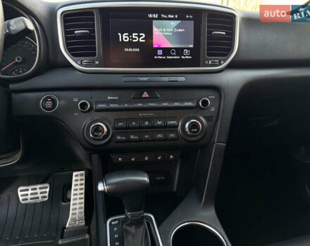 Киа Sportage 2018 в Киеве на Automoto.ua Синий Киа Sportage, объемом двигателя 2 л и пробегом 153 тыс. км за 21900 $, фото 12 на Automoto.ua