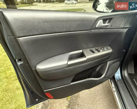Синій Кіа Sportage, об'ємом двигуна 1.6 л та пробігом 200 тис. км за 18950 $, фото 31 на Automoto.ua