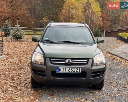 Зеленый Киа Sportage, объемом двигателя 2 л и пробегом 300 тыс. км за 3750 $, фото 9 на Automoto.ua