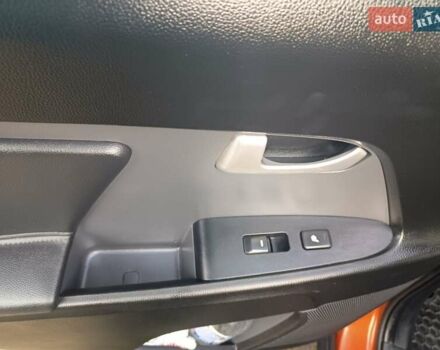 Оранжевый Киа Sportage, объемом двигателя 2.01 л и пробегом 267 тыс. км за 12900 $, фото 20 на Automoto.ua