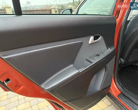 Оранжевый Киа Sportage, объемом двигателя 2 л и пробегом 195 тыс. км за 13850 $, фото 13 на Automoto.ua