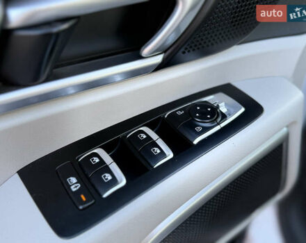 Белый Киа Telluride, объемом двигателя 3.8 л и пробегом 136 тыс. км за 21000 $, фото 15 на Automoto.ua