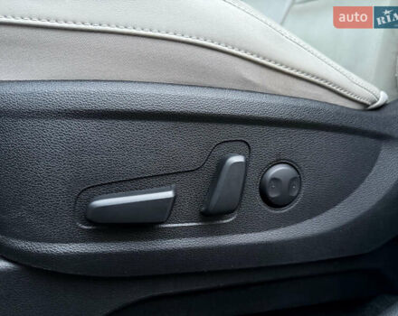 Белый Киа Telluride, объемом двигателя 3.78 л и пробегом 48 тыс. км за 28600 $, фото 18 на Automoto.ua