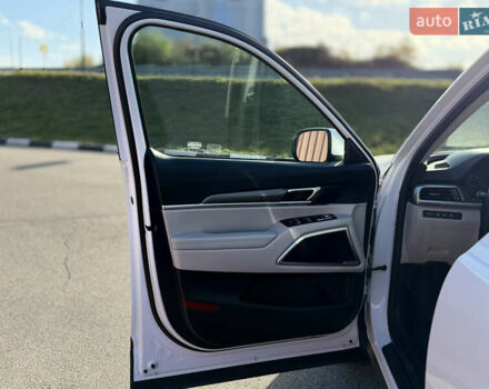 Белый Киа Telluride, объемом двигателя 3.8 л и пробегом 136 тыс. км за 21000 $, фото 8 на Automoto.ua