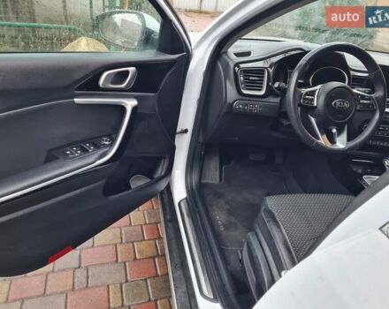 Белый Киа XCeed, объемом двигателя 1.6 л и пробегом 141 тыс. км за 21000 $, фото 18 на Automoto.ua