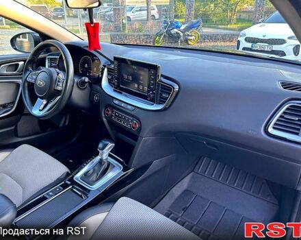 Білий Кіа XCeed, об'ємом двигуна 3.3 л та пробігом 69 тис. км за 19000 $, фото 9 на Automoto.ua