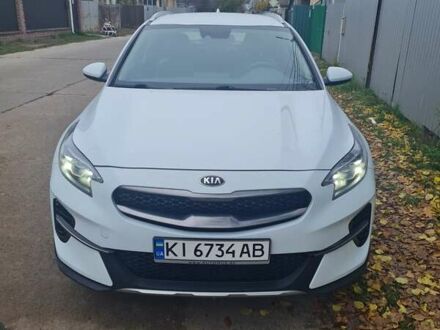 Белый Киа XCeed, объемом двигателя 1.6 л и пробегом 141 тыс. км за 21000 $, фото 1 на Automoto.ua