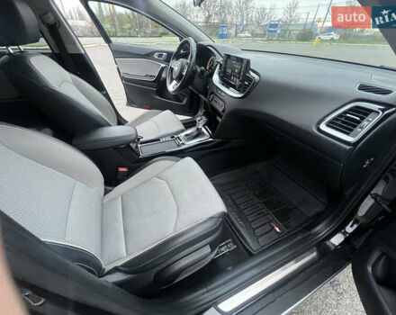 Черный Киа XCeed, объемом двигателя 1.35 л и пробегом 70 тыс. км за 17200 $, фото 12 на Automoto.ua