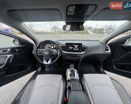 Черный Киа XCeed, объемом двигателя 1.35 л и пробегом 70 тыс. км за 17200 $, фото 16 на Automoto.ua