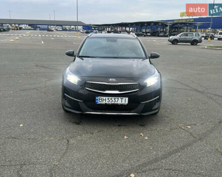 Черный Киа XCeed, объемом двигателя 1.35 л и пробегом 70 тыс. км за 17200 $, фото 3 на Automoto.ua