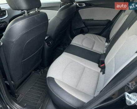 Чорний Кіа XCeed, об'ємом двигуна 1.35 л та пробігом 70 тис. км за 17900 $, фото 8 на Automoto.ua