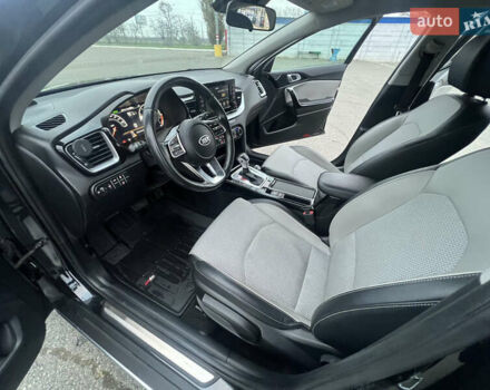 Черный Киа XCeed, объемом двигателя 1.35 л и пробегом 70 тыс. км за 17200 $, фото 17 на Automoto.ua