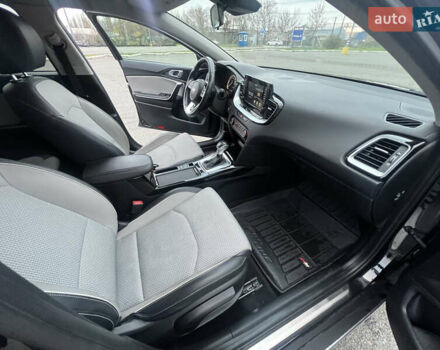 Черный Киа XCeed, объемом двигателя 1.35 л и пробегом 70 тыс. км за 17200 $, фото 13 на Automoto.ua